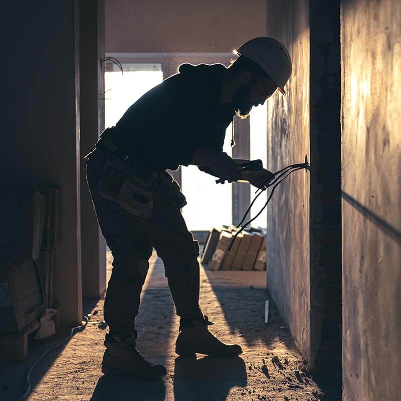 Illinois Workers' Comp Lawyers - Compassionate Construction worker injury in Hoffman Estates, IL - Back and Muscle Strain